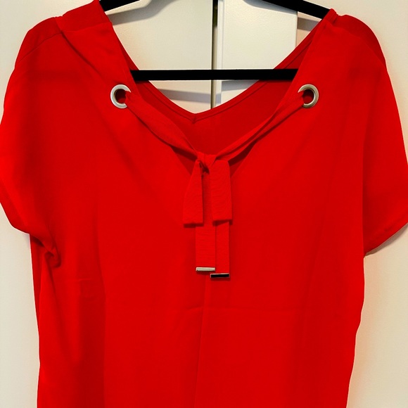 Loose fit red top. Cute tie detail on back. Size medium. New - Picture 1 of 2